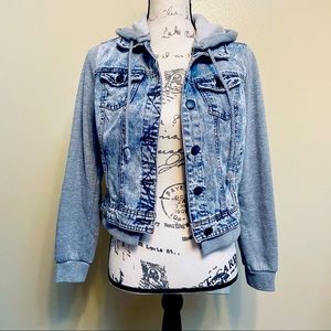Crop hooded denim jacket